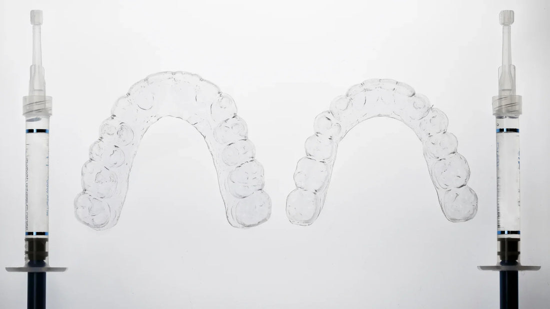 Gutieră dentară transparentă pentru aplicarea gelului de albire a dinților.